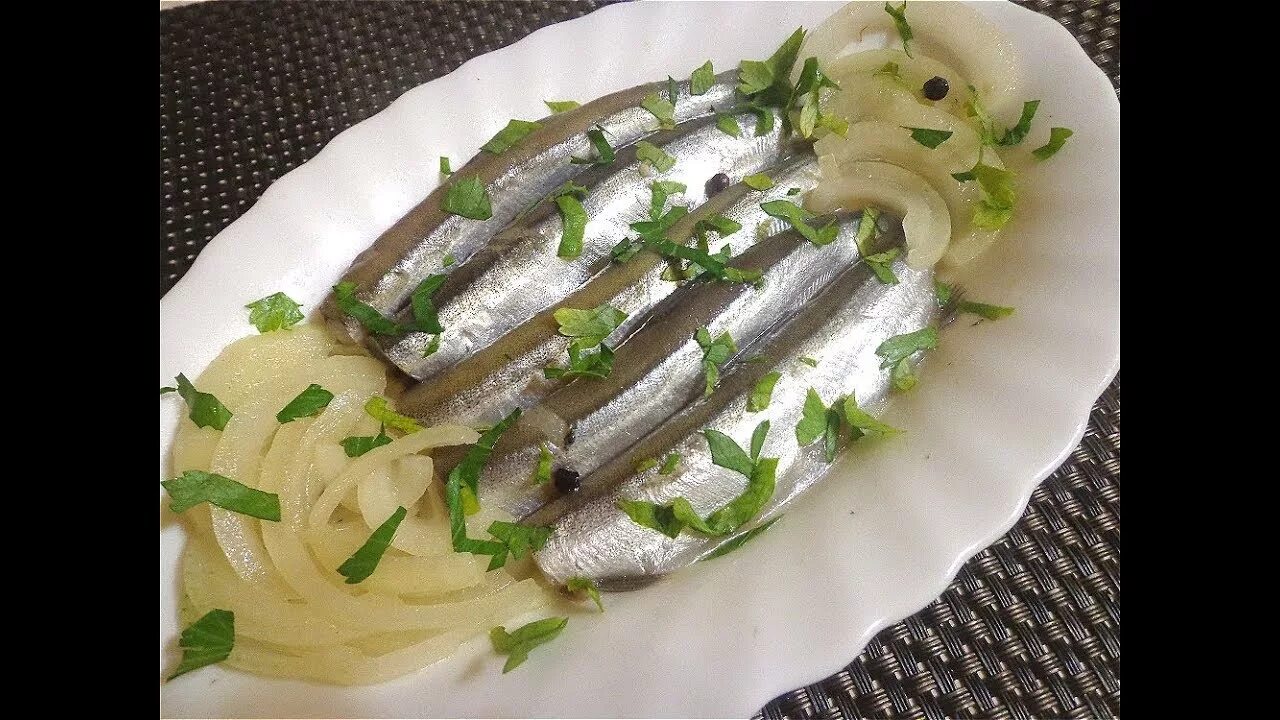 Вкусная пряная мойва. Маринованная мойва. Мойва соленая. Мойва в маринаде. Мойва специального посола.