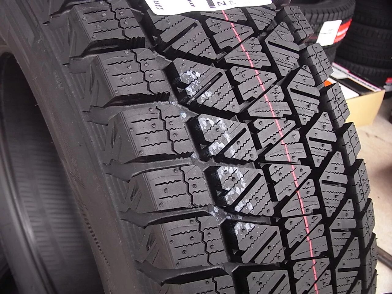 Bridgestone dm v3 245 45 r20. Bridgestone dm-v3. bridgestone blizzak dm-v3. шины bridgestone blizzak dm-v3. автошины bridgestone blizzak dm v3.