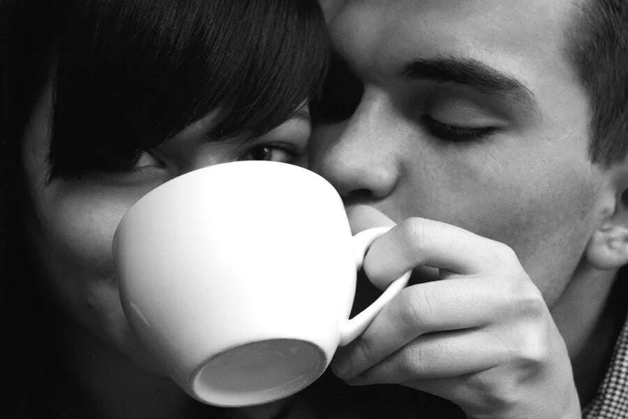 Вместе пить кофе. Кофе для влюбленных. Кофе вдвоем. Кофе и поцелуй. Поцелуй утром.