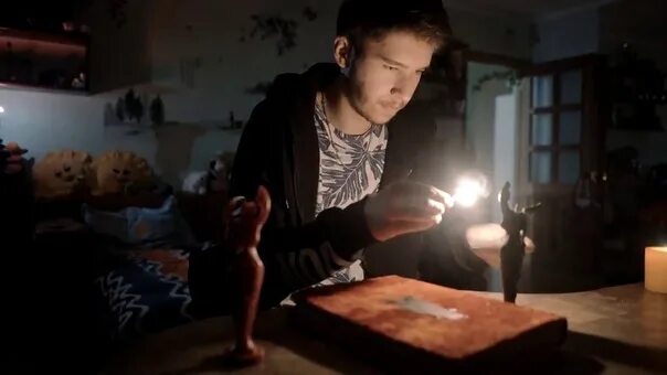 Потусторонние детективы. Потусторонние детективы. Паранормальные явления нетфликс. Потусторонние детективы. Потусторонние детективы.