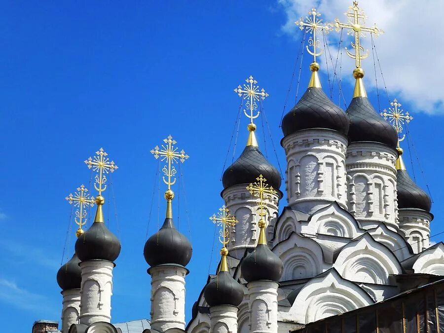 Храм с чёрными маковками Москва. Семикупольный храм в Москве. Девятиглавый храм в России. Купола церквей с13куполом.