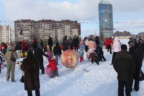 Масленица парк 300 летия. Каток парк 300 летия. Парк 300 летия горки. Парк 300 летия ватрушки.