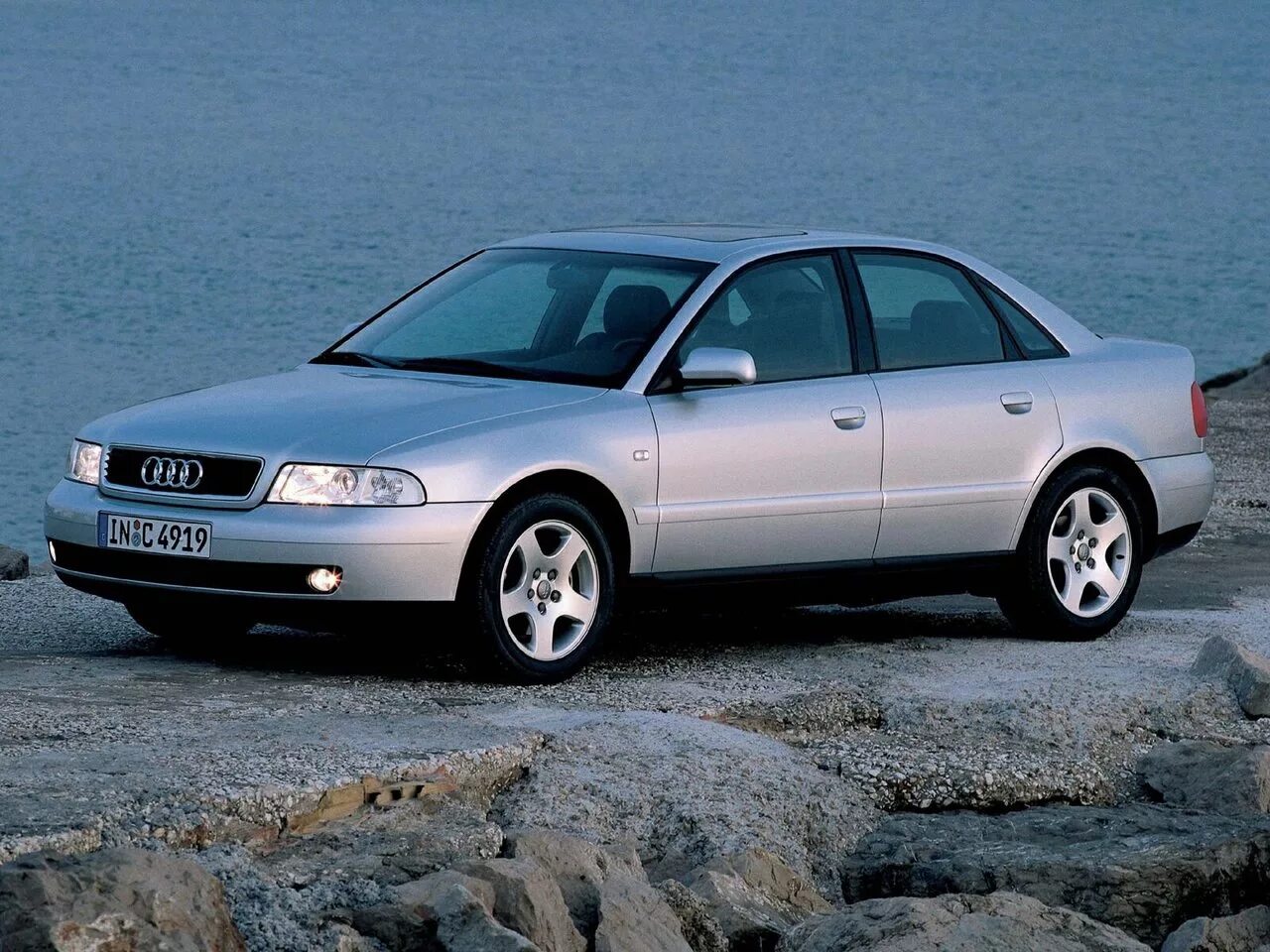 Ауди а4 б5 2000 года. Audi a4 b5 1998. Audi a4 b5 1995. Ауди а4 b5. Audi a4 1998.