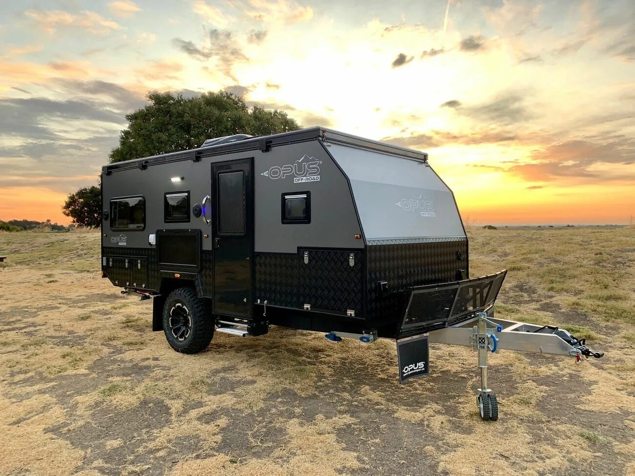 Road trailer trailer. Прицеп кемпер off road. Enclosed 16ft trailer. Внедорожные прицепы анвир. Прицеп 4x4 off road.