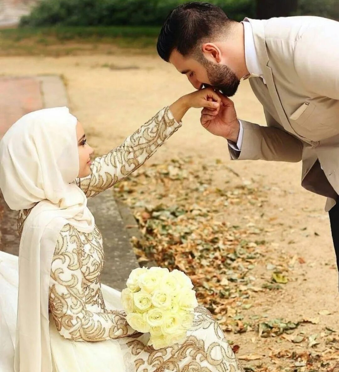 Картинка мусульманский муж. Мусульманка с мужем. Исламские картинки. Мусульманка с любимом. Мусульманские парни.