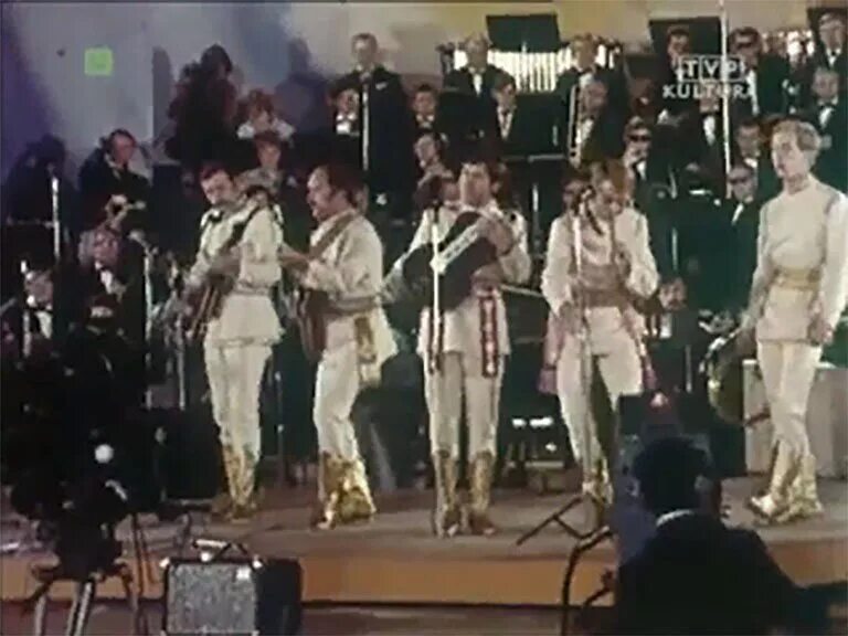 Косив ясь слушать. Песняры - косил ясь конюшину (1971). песняры ясь конюшину. виа песняры косил ясь конюшину. песняры 1971.