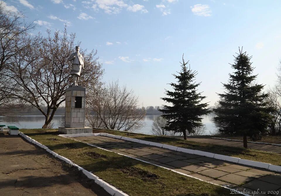 Пос космодемьянского. Памятник Зое Космодемьянской в Рыбинске. Улица Зои Космодемьянской Рыбинск. Поселок Космодемьянский Калининград.