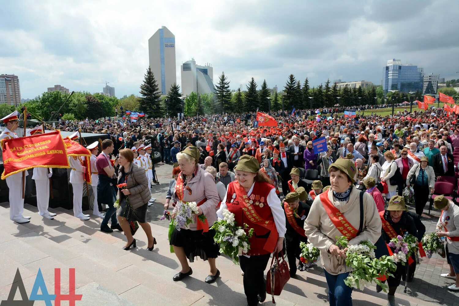 С днем Победы Донецк. С днем Победы Донбасс. С днём Победы 9 мая Донецк. Донецк праздник. Сайты донецка новости