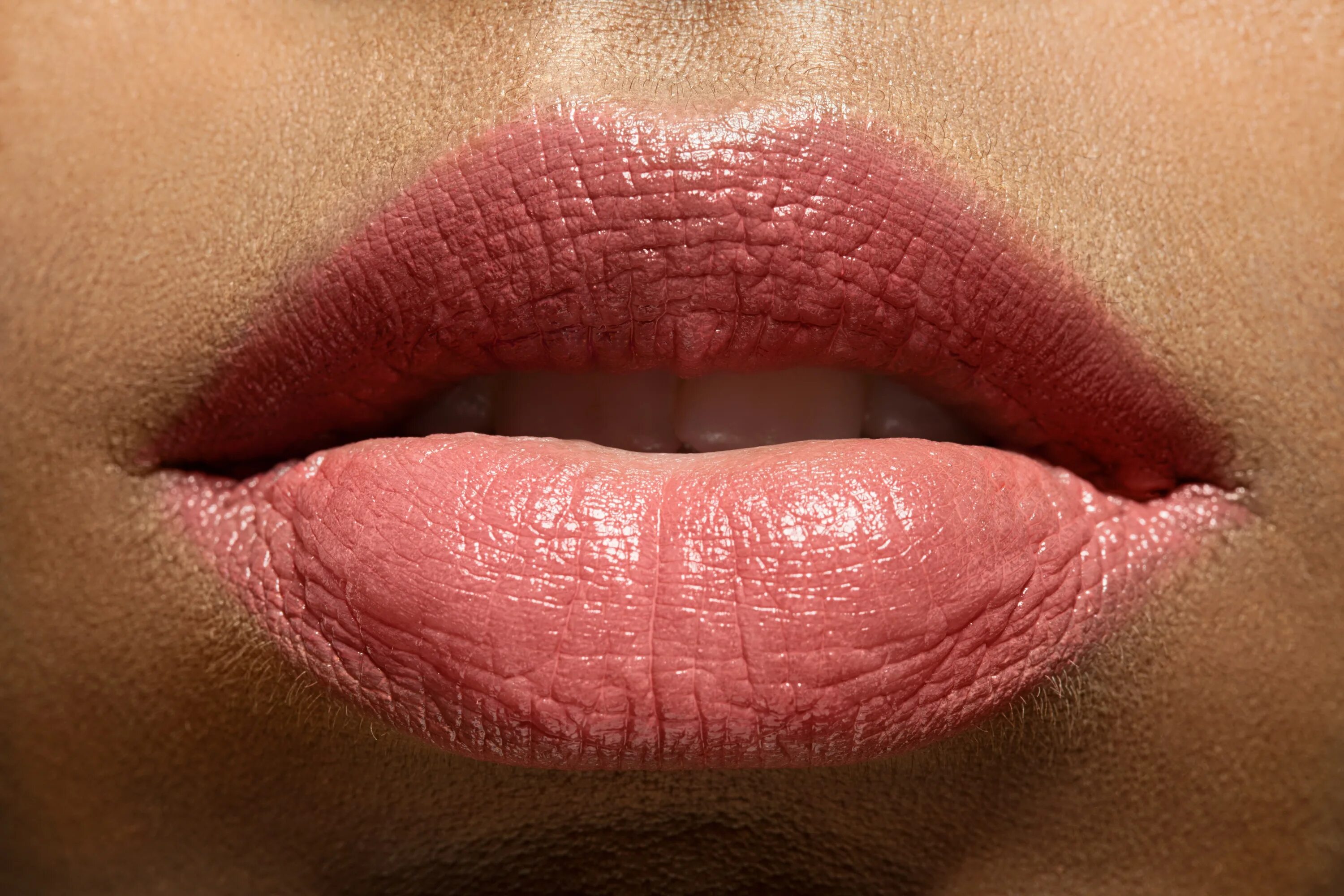 Close lips. Женские губы. Губы крупным планом. Красивые женские губы. Чувственные губы.
