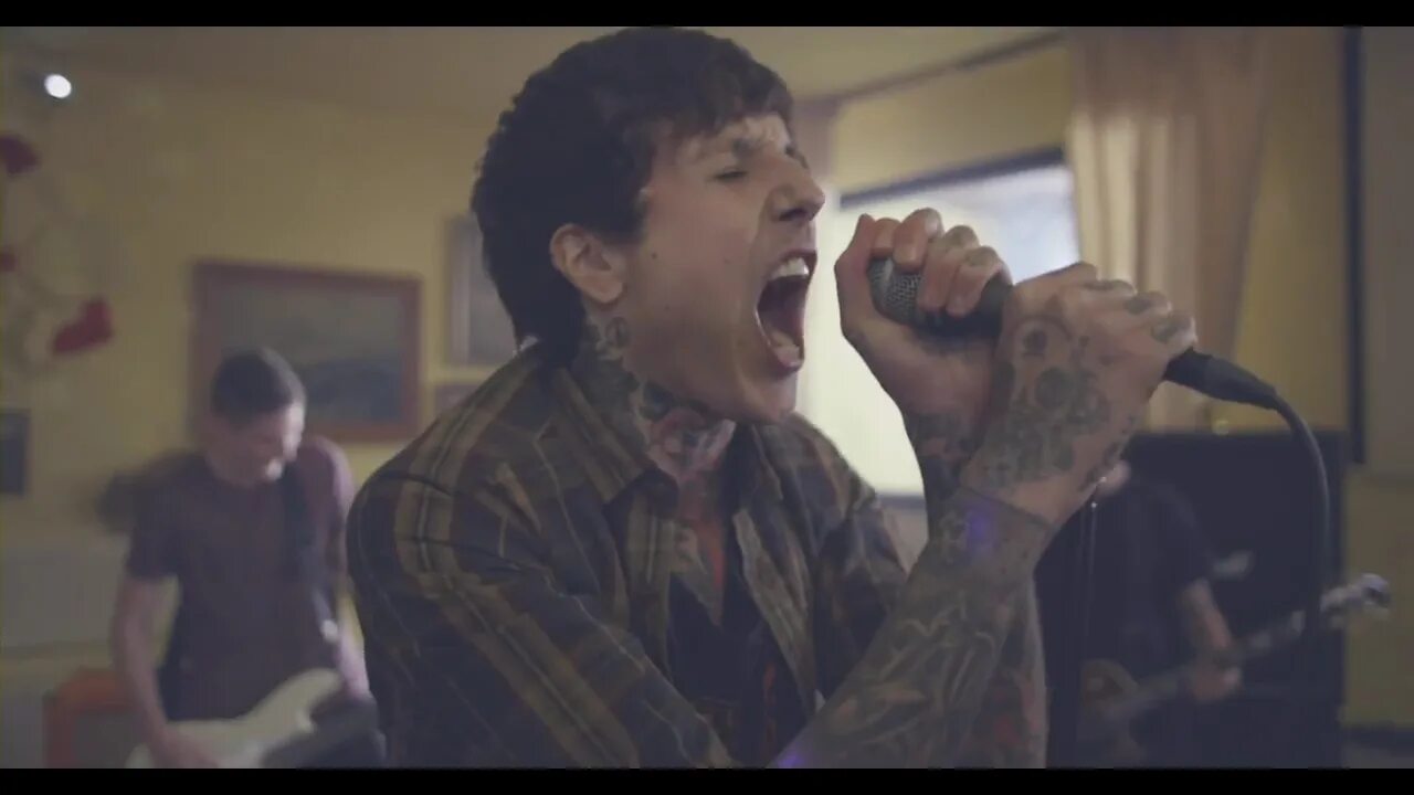 Bmth Sleepwalking. Oli Sykes Sleepwalking. Sleepwalking bring me the Horizon. Оливер Сайкс слипволкинг клип. Sleepwalking bring me