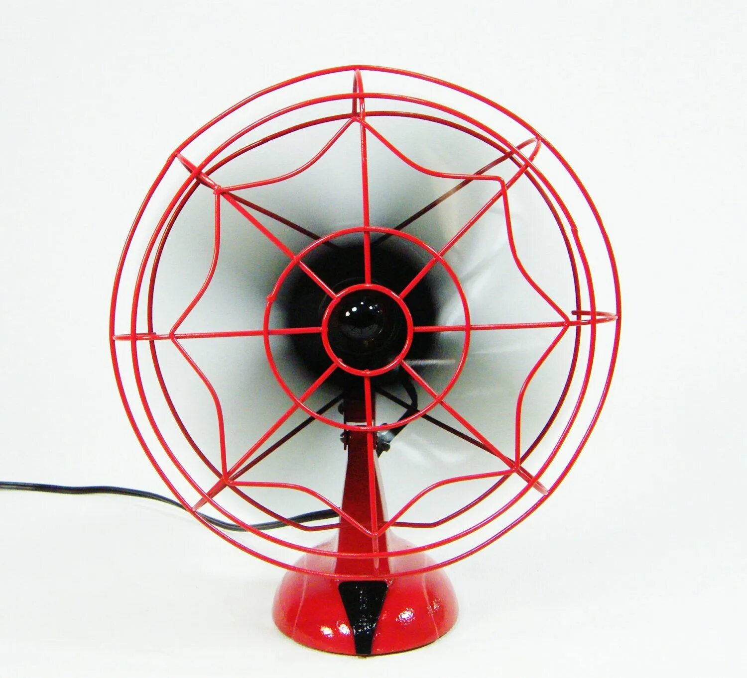 Red fan. Красный вентилятор. Черно красный вентилятор. Вентилятор настольный красный. Вентилятор на Красном фоне.