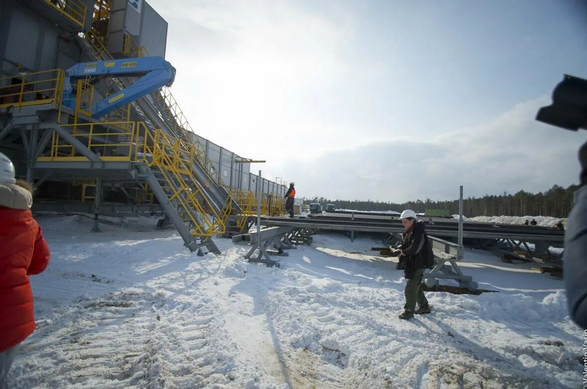 Оао добыча. ПАО Сургутнефтегаз добыча. Сургутнефтегаз песок добыча. Нефть Сургутнефтегаз. Сургутнефтегаз фото.