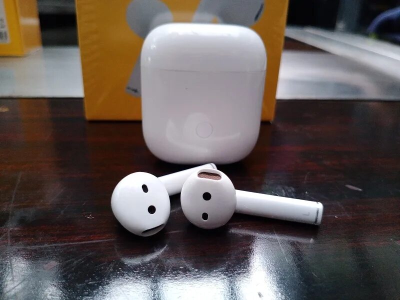 Air 2 tws. One Plus Air Buds 2. Беспроводные наушники AIRPLUS 04 белый. Airbuds зарядник. One Plus Air-r04 Wireless head.