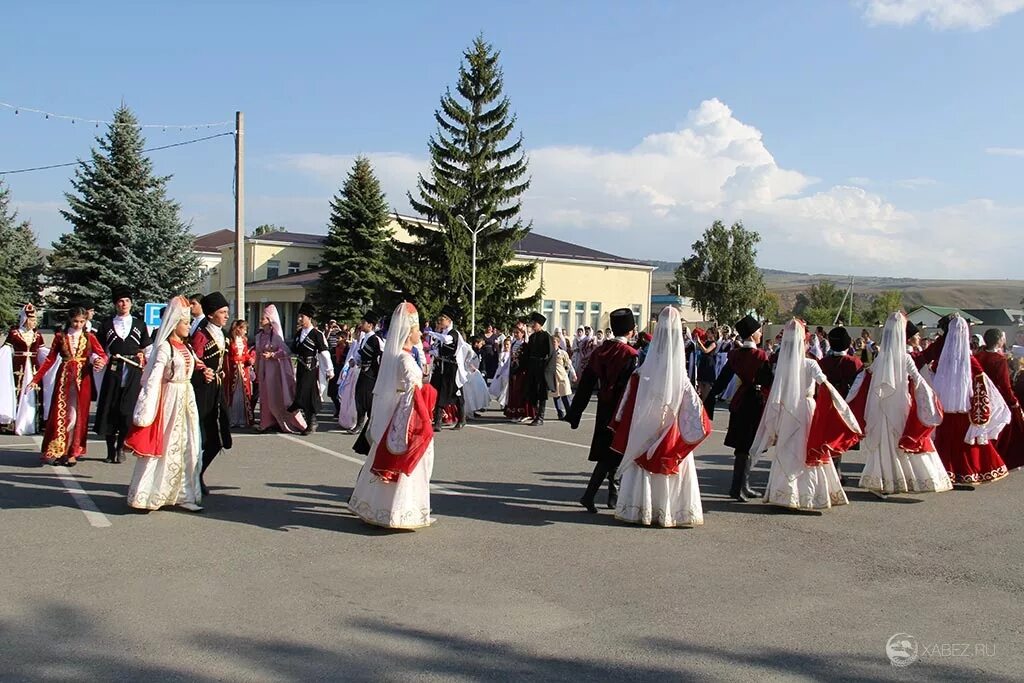 Гисметео черкесск сегодня. День черкешенки. Завтра в Хабезе. СОШ аул Хабез. Население Хабеза.