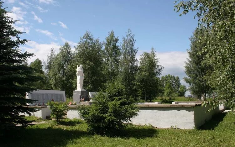 63 г в в п. Сквер ветеранов Переславль Залесский. Мемориал памяти и славы Переславль-Залесский. Аллея славы Переславль Залесский. Переславль-Залесский мемориал павшим воинам.