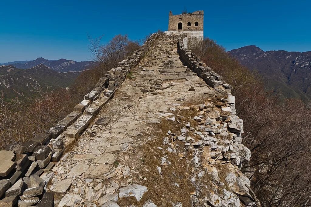Части великой китайской стены. Великая китайская стена разрушенные участки. Великая китайская стена рушится. Руины Великой китайской стены. Разрушенные части Великой китайской стены.