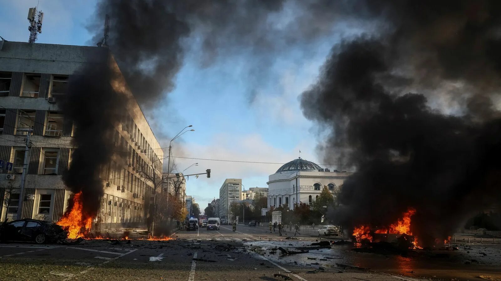 Новости на 11.03 2024 год. Здание горит. Бомбежка Киева. Взрыв здания.