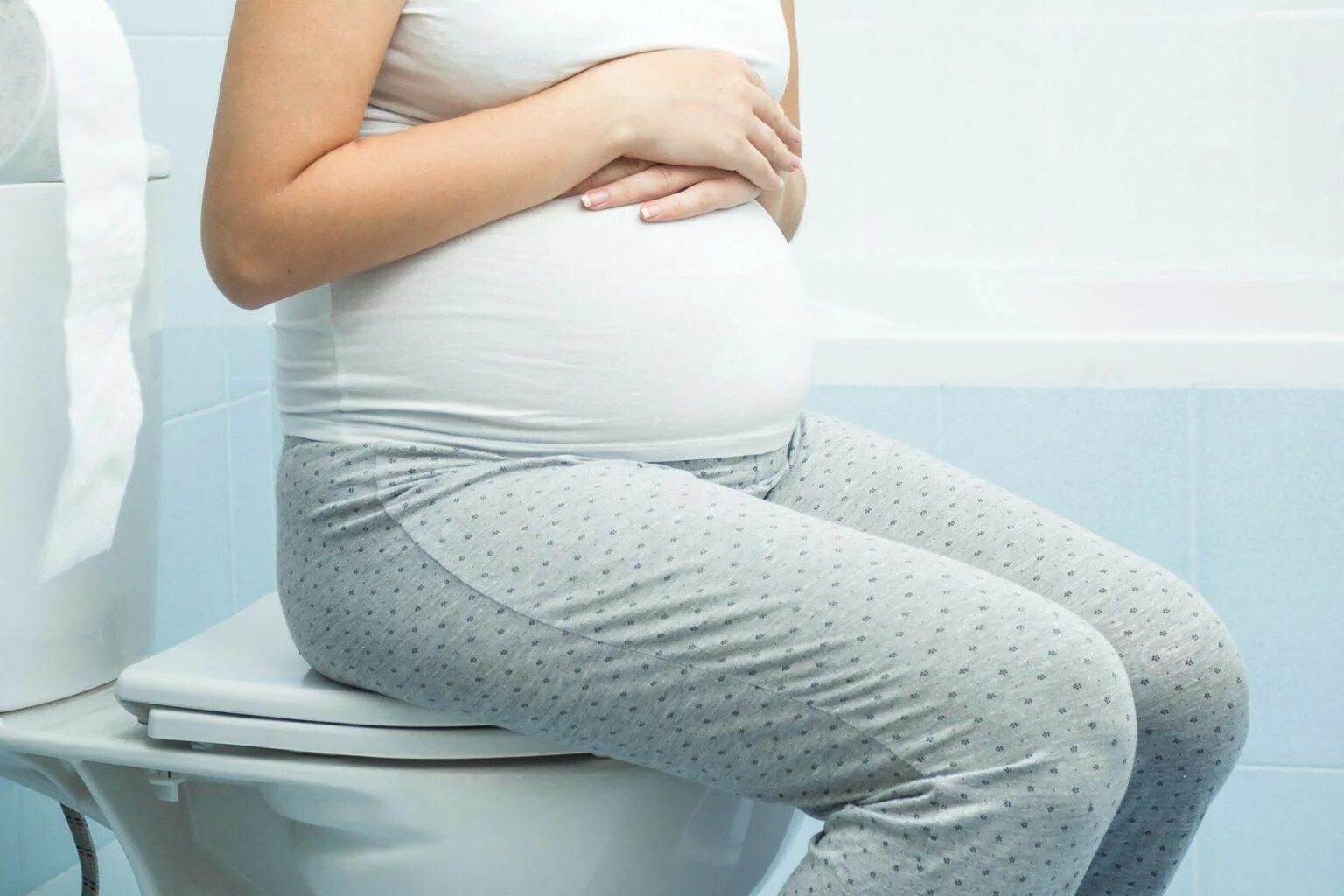 Сильный запор при беременности. Беременность запор. Беременной женщины туалет. Частое мочеиспускание у беременных.