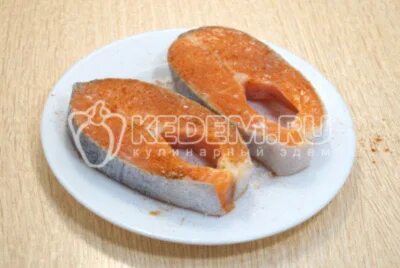 Как посолить стейк форели