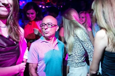 Незнакомец в клубе