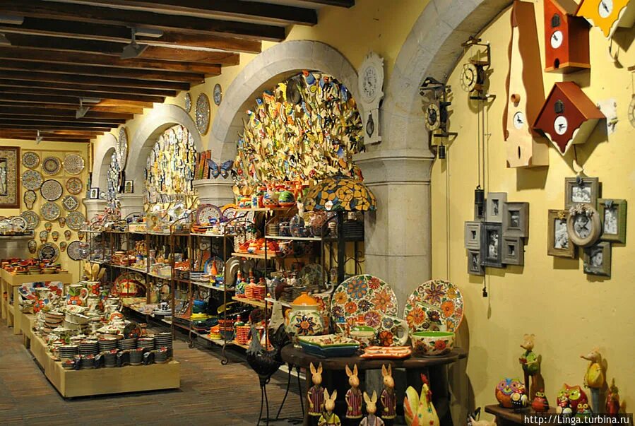 суздаль сувенирные лавки. сувениры карелии. сувенирные лавки рядом. русские сувениры. сергиев посад русский дворик сувенирная лавка.