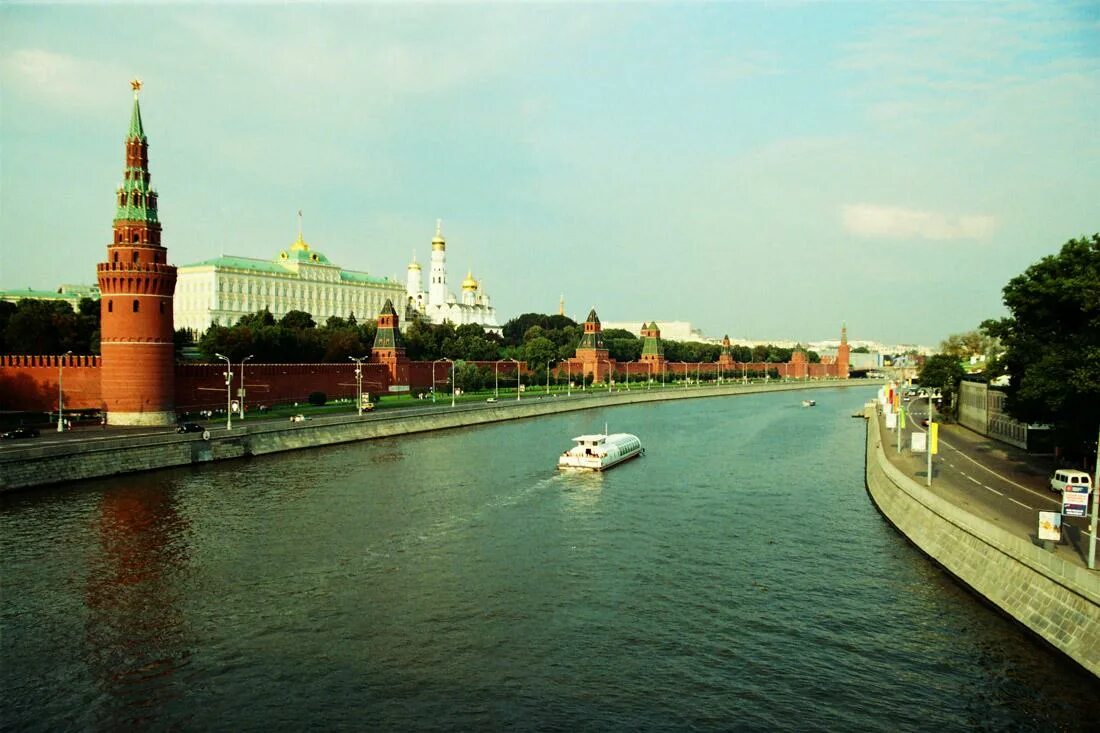 Москва река читать краткое. Реки Москвы. Москва река в Москве. Москва река в Можайске. Москва-река и Можайский Кремль и Москва река.