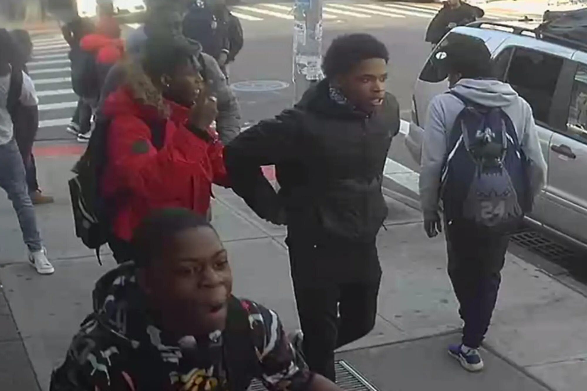 Детское нападение. Бруклин Хури нападение. Ограбление в Бруклине. Группа подростков избивает людей. Детдом Бруклина.