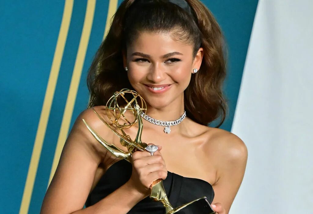 Зендая американская актриса. Emmy rates. Emmy rates. Эмми награда. Премия эмми 2022.