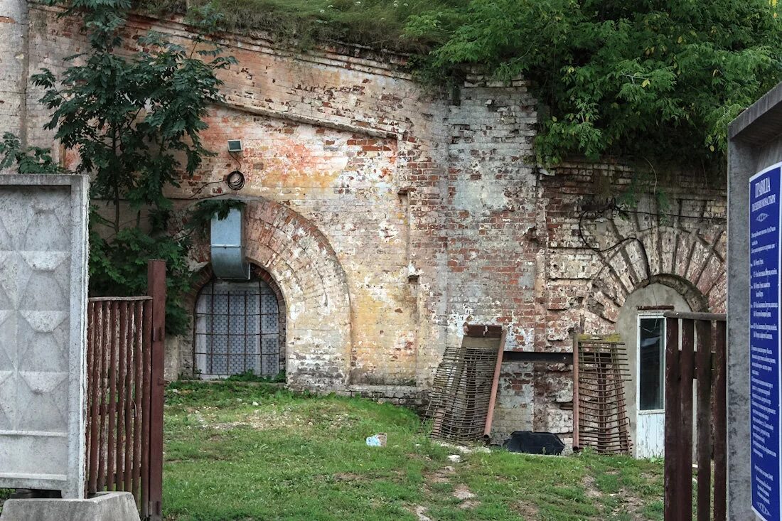 Правые ворота. 007. Храм тихвинской иконы божьей матери в красном селе. Sw. Райчихинск.