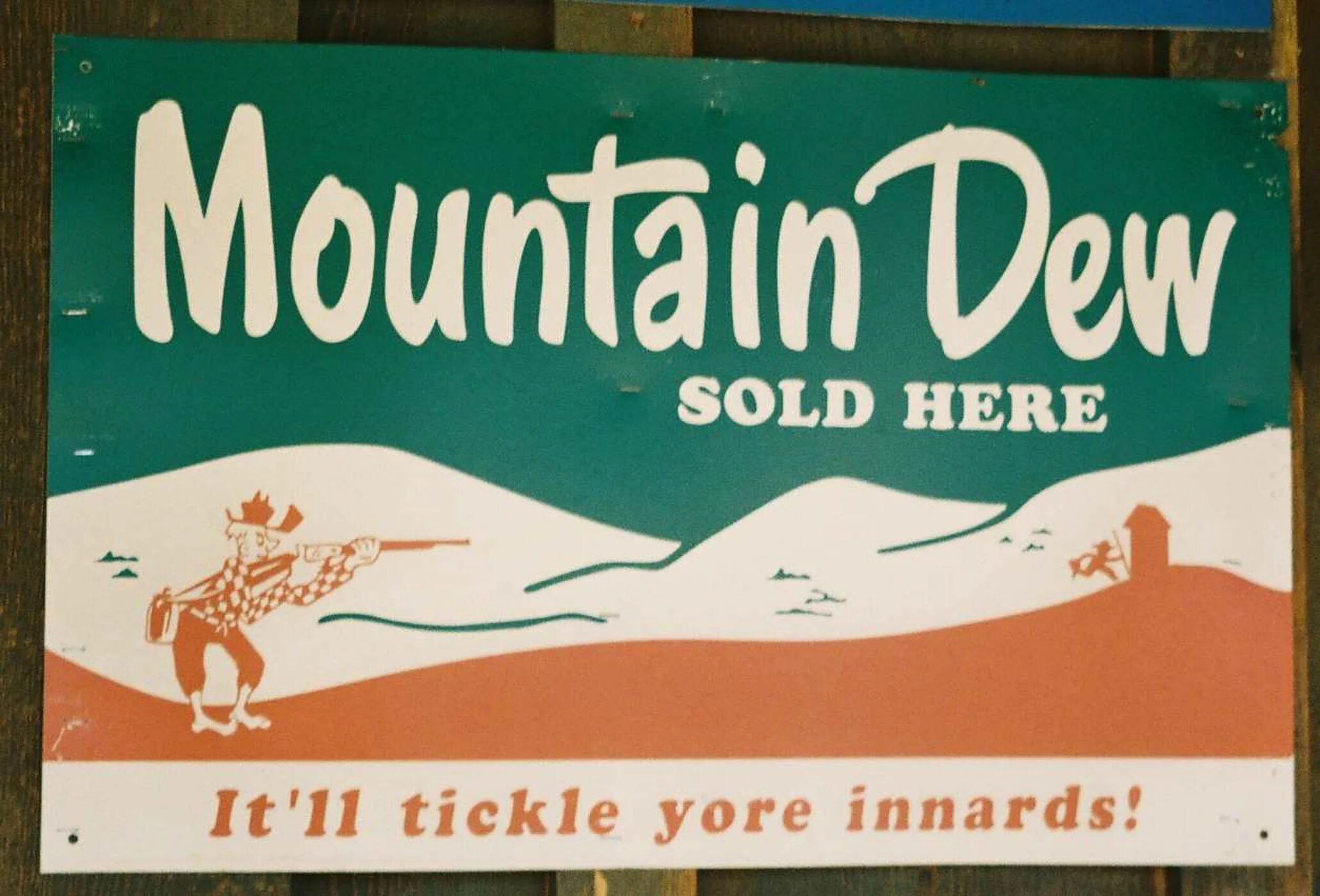 Sold here. Mountain Dew»,первая реклама 1970. Mountain Dew advertising. Плакат горы. Ретро плакаты Канада.