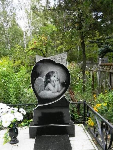 Памятник ребенку на могилу. Памятник для ребенка фото. Памятник младенцу. Детские памятники на могилу. Детские памятники.