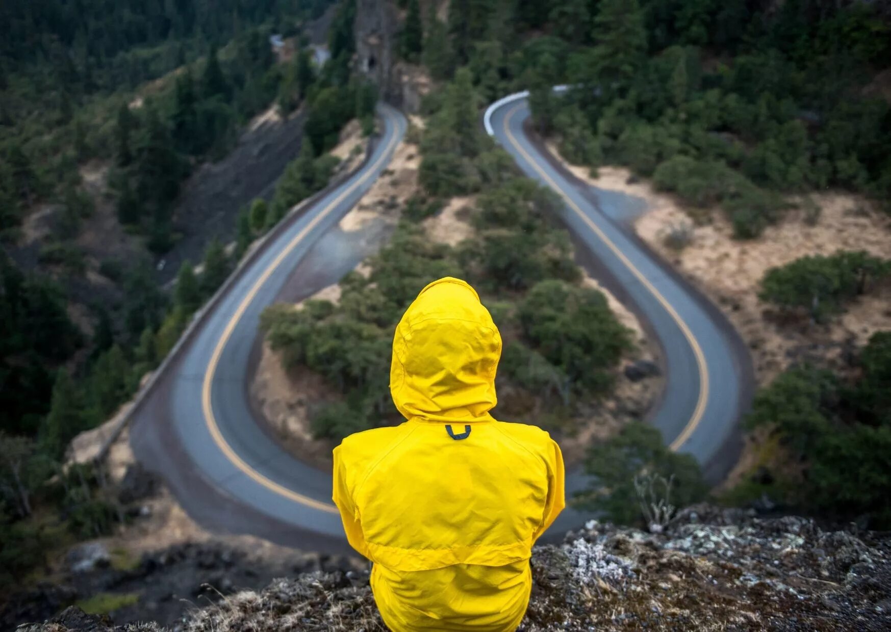Две дороги. Стою на развилке дорог. Человек на распутье дорог. Стою на развилке дорог. Человек на перепутье дорог.