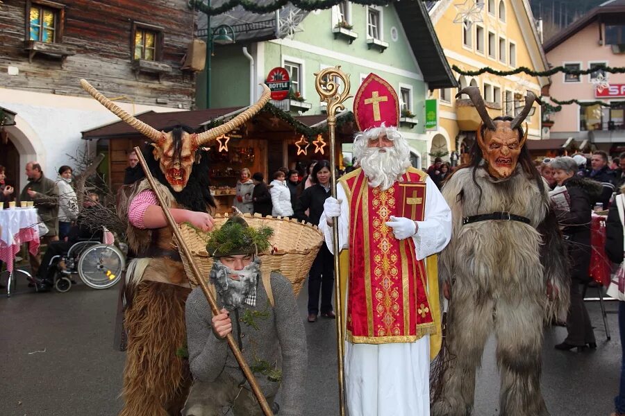 Синтерклаас нидерланды. Новогодний святой у австрийцев 9 букв. День святого николая в австрии. Николаус и крампус австрия. Микулаш дед мороз венгрии.