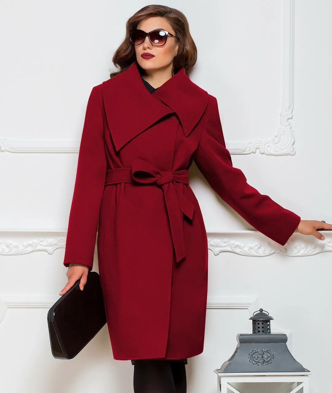 Стильное пальто. Стрит стайл 2021 осень зима. Зимние образы 2021. Верхняя одежда осень 2022. Стеганое пальто 2020 тренд.