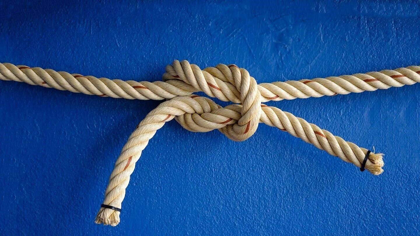 Веревка с узлом на конце 5 букв. Узлы для веревки. Канатный узел. Красивые узлы из каната. Морской узел.