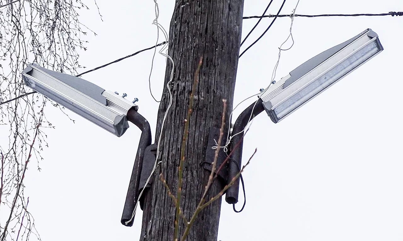 Крепление уличного освещения. Крепление светильника на опору. Фонари уличного освещения на столб. Кронштейн приставной к1п-1. Кронштейн к1п-0,3-0,35 на опору tdm.
