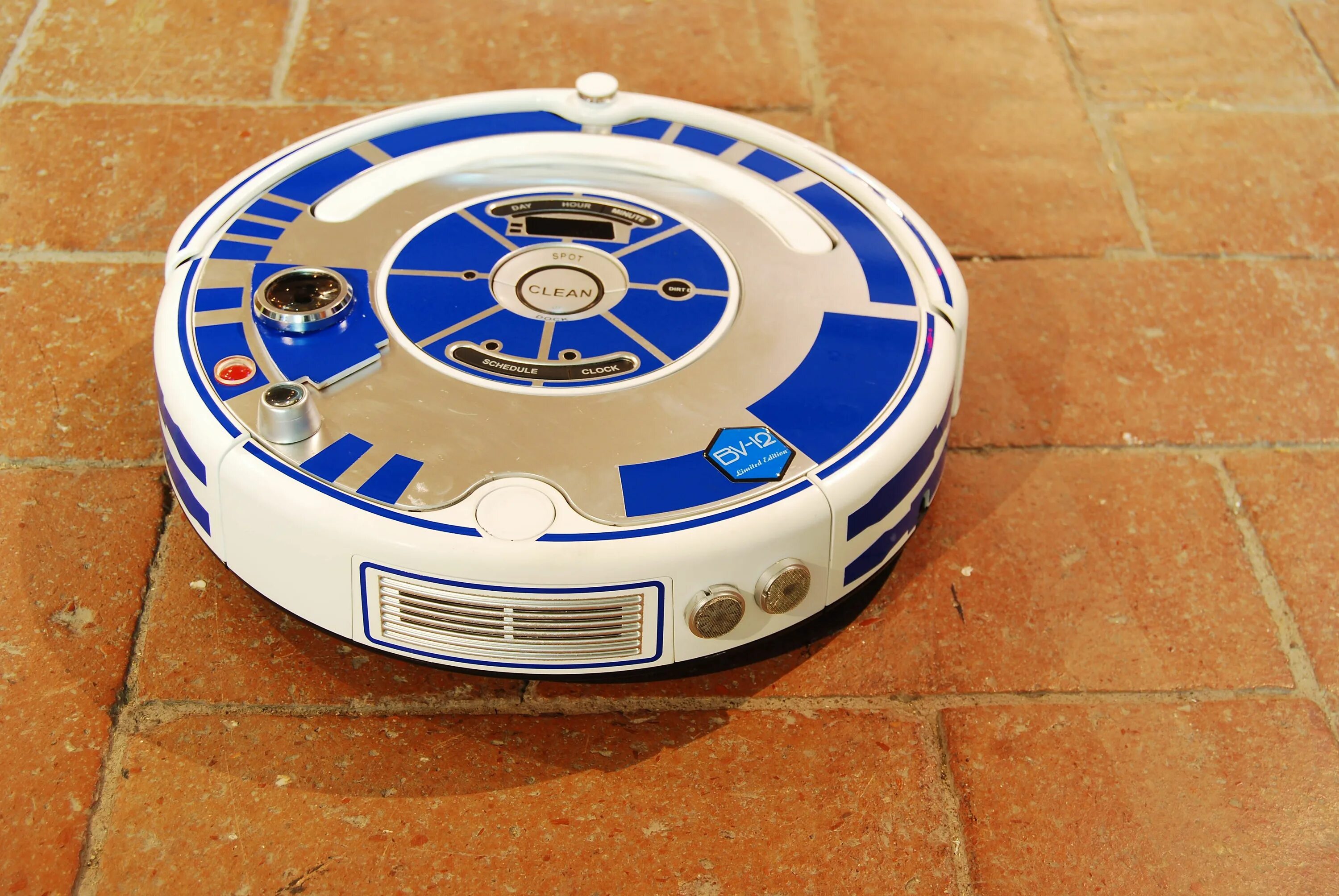 R2 vacuum cleaner