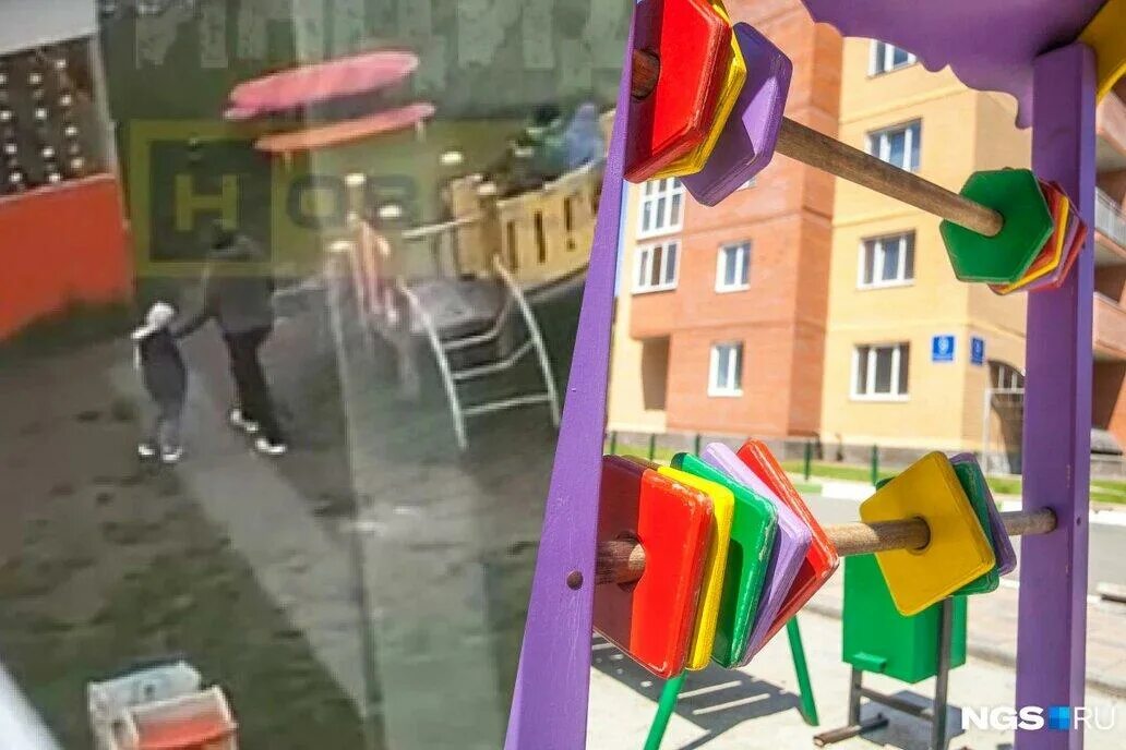 Дети играют на площадк. Ребенок с рупором. Детская площадка с детьми. Игровая площадка для детей. Детские площадки для детей.