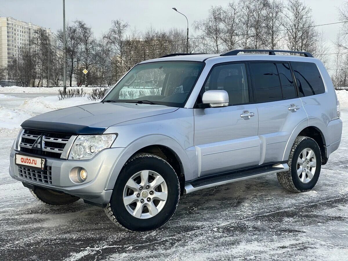 Mitsubishi pajero 2011