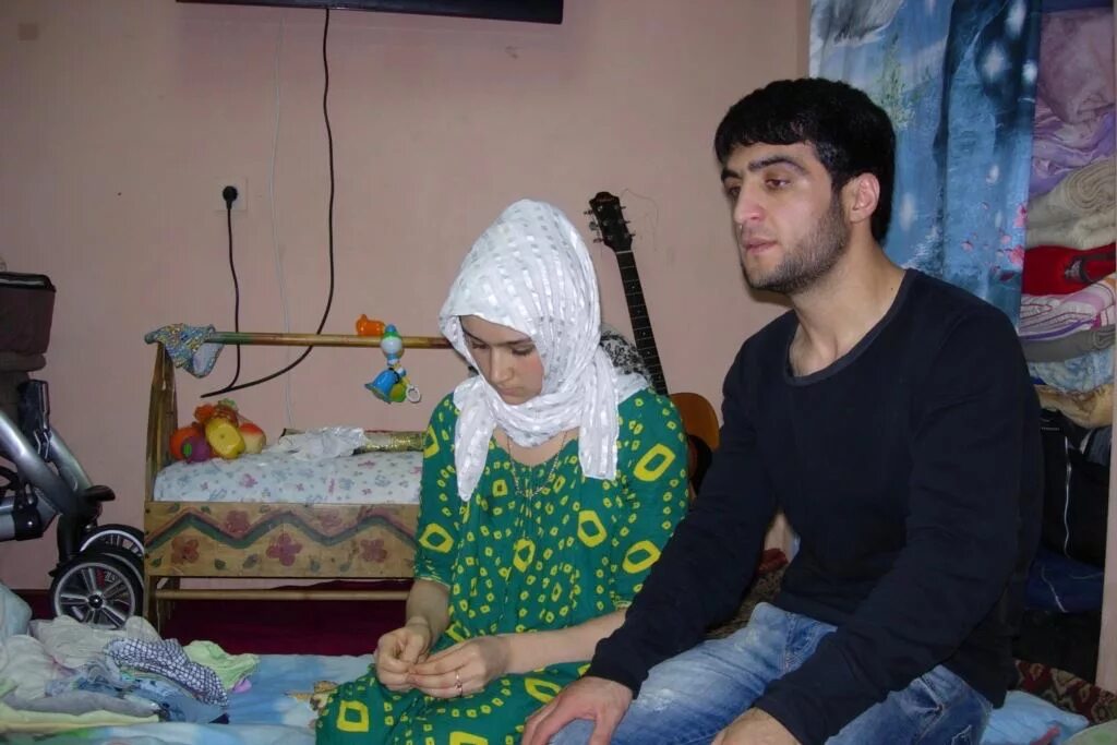 Жена таджика. Жена таджика. Таджик и русская. Таджикская свадьба с русской девушкой. Таджикские женщины.