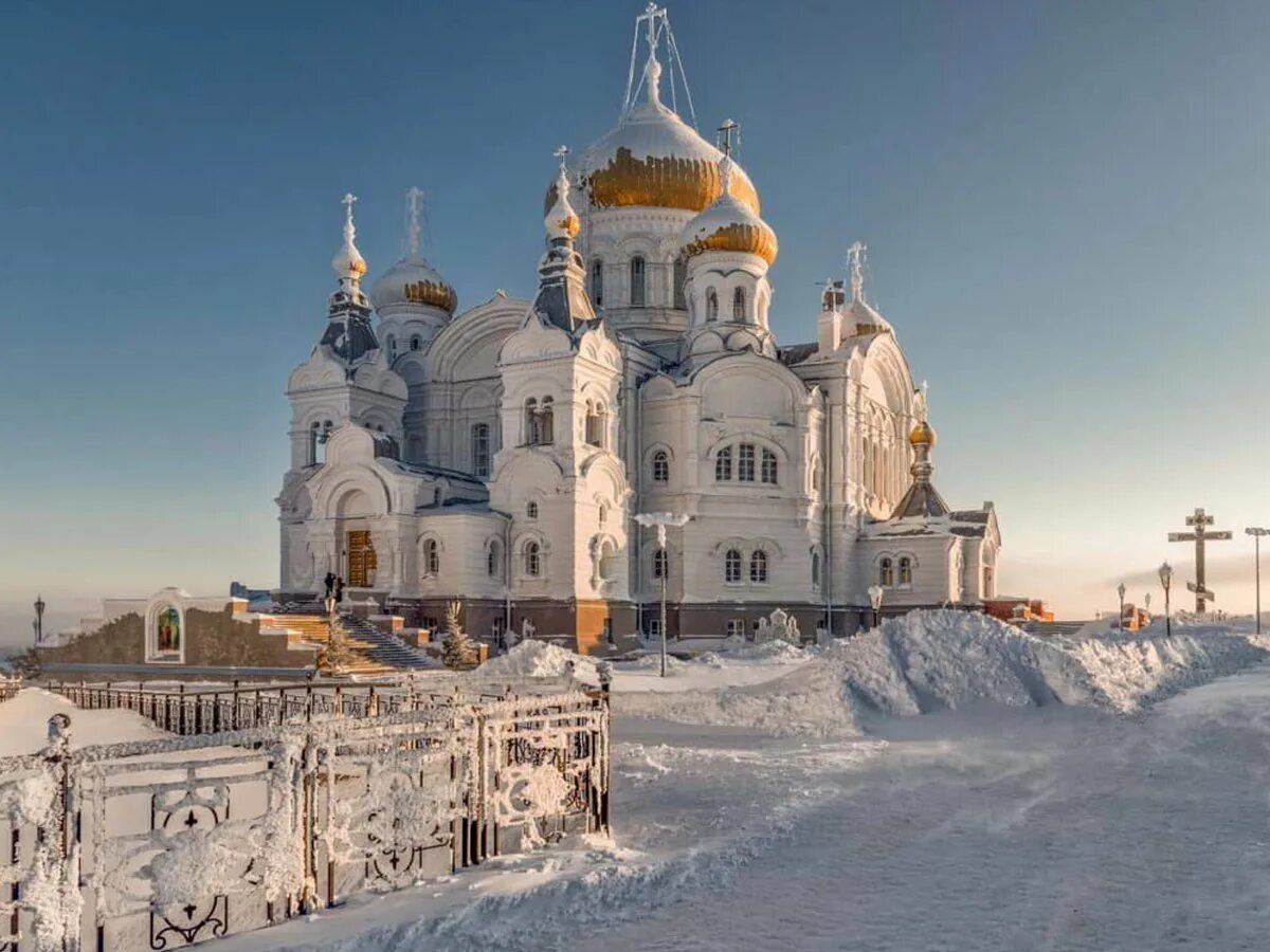 Белогорский монастырь пермский край. Белогорский монастырь пермский край старый. Белогорский николаевский монастырь пермский край. Белогорский монастырь пермский зимой. Уральский афон белогорский монастырь.