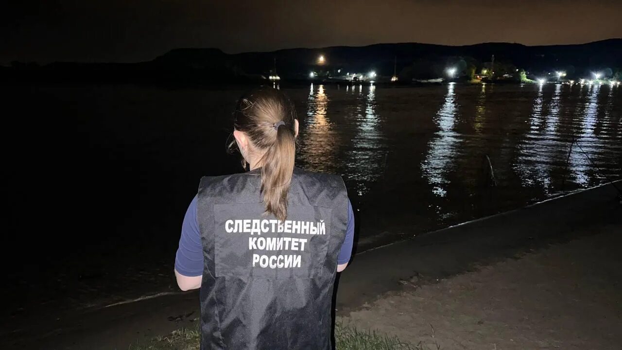 Девочку переехал катер. Девочки на катере. рыбалка. прощай холостая жизнь девушки. шлюпка девушка села.