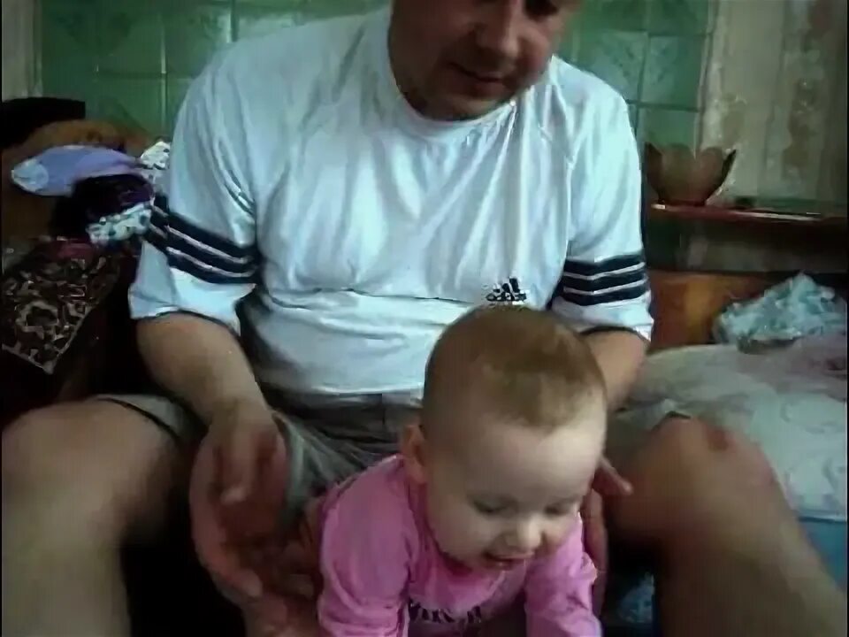 Отец и дочь принудительный. Папа заставляет дочь. мальчик отсосал у мальчика. взрослые дяди и девочки.