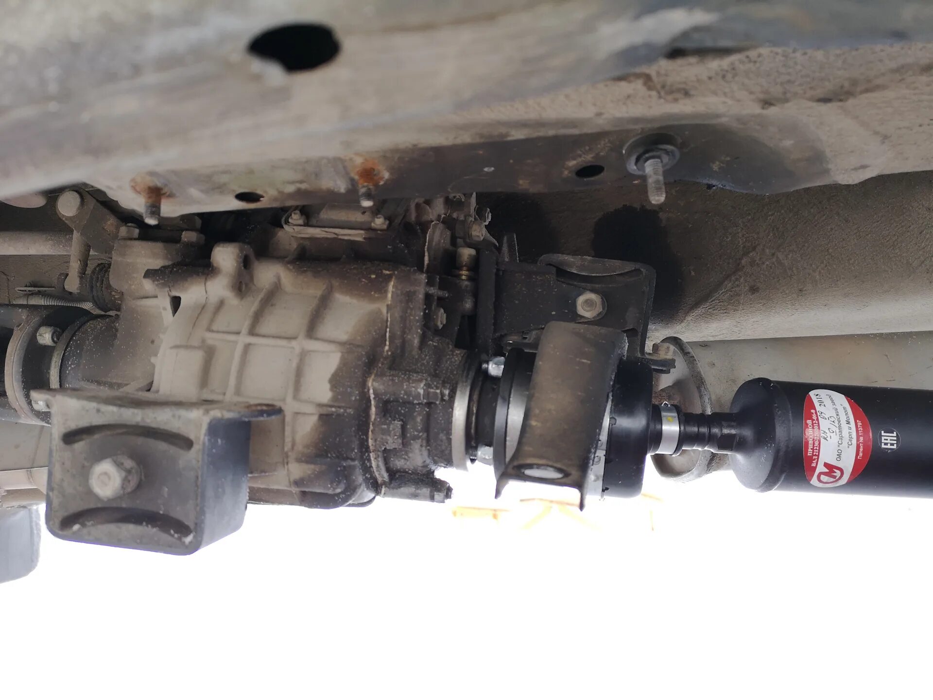 Карданный вал нива шевроле. Установка карданов нива. Кардан на шевроле нива 2004. Кардан 4*4 нива 2121. Шрусовый кардан на ниву шевроле.