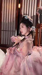 古 装 美 女 网 红"焕 儿" 无 码 AV 外 流 系 狗 炼 公 厕 露 体 形 象 尽 毁 新 生 活 报