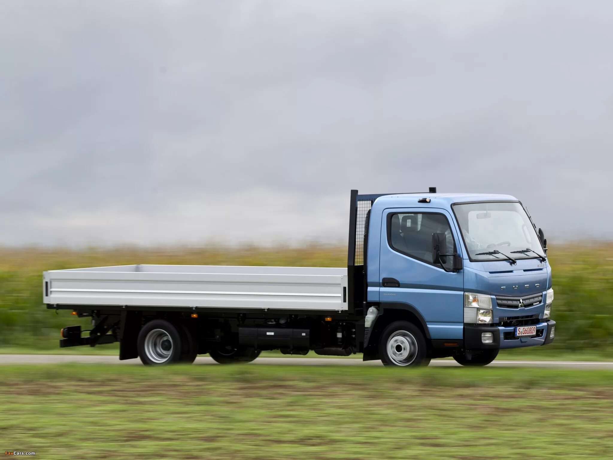 Mitsubishi бортовой. Mitsubishi Fuso Canter бортовой. Mitsubishi Fuso Canter 2010. Митсубиси Фусо 3.5 тонн. Mitsubishi Fuso грузовой бортовой.