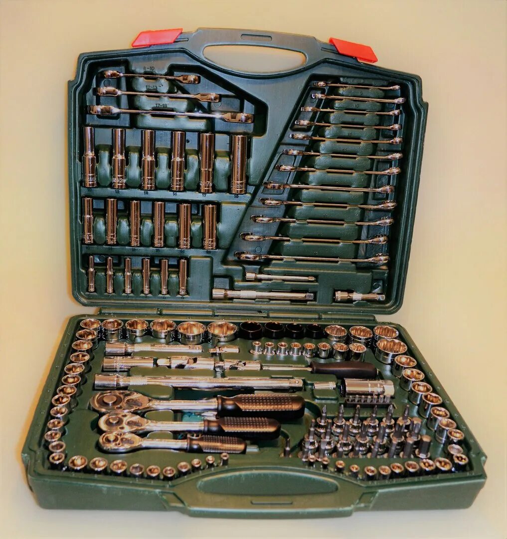 Самый популярный набор. Самый популярный набор. Набор слесарно-монтажных инструментов industry kraftool 27978-h131. Набор инструментов омбра омт 101 s. 607.