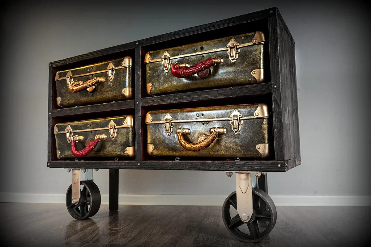 старые чемоданы в интерьере. старый чемодан. декор старых чемоданов. что можно сделать из старого чемодана. журнальный столик из старого чемодана.