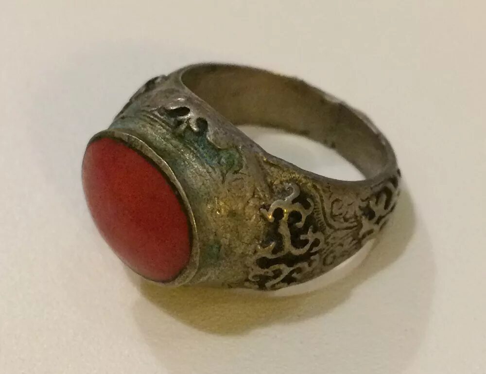 Самое старое кольцо. Перстень Ивана Грозного. Печатка Ивана Грозного. Старинные кольца. Старинный перстень.