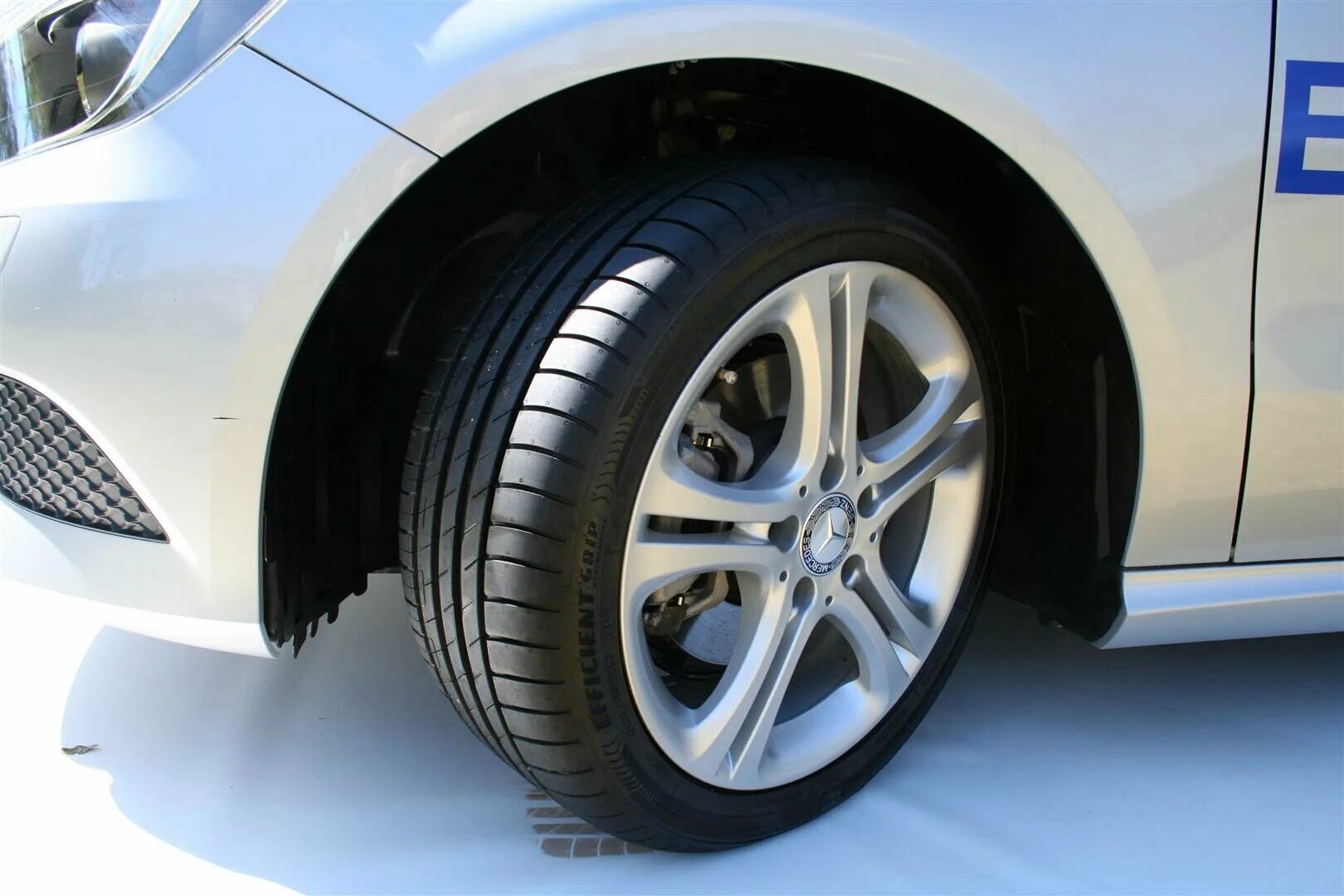 Extreme Performance Tyres Странная резина - Mercedes-Benz C 32 AMG (W203), 3,2 л